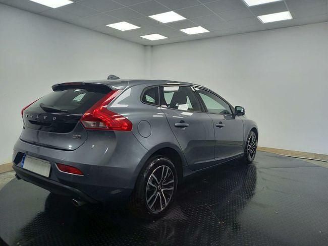 Usado Volvo V40 Momentum 121 CV (88 kW) 2018 Gris Berlina