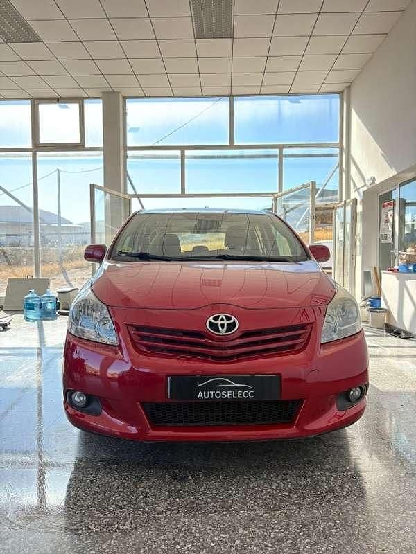 Usado Toyota Verso Active 126 CV (92 kW) 2010 Rojo Monovolumen