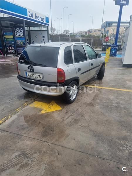 Usado Opel Corsa Edition 60 CV (44 kW) 2000 Gris / plata Berlina