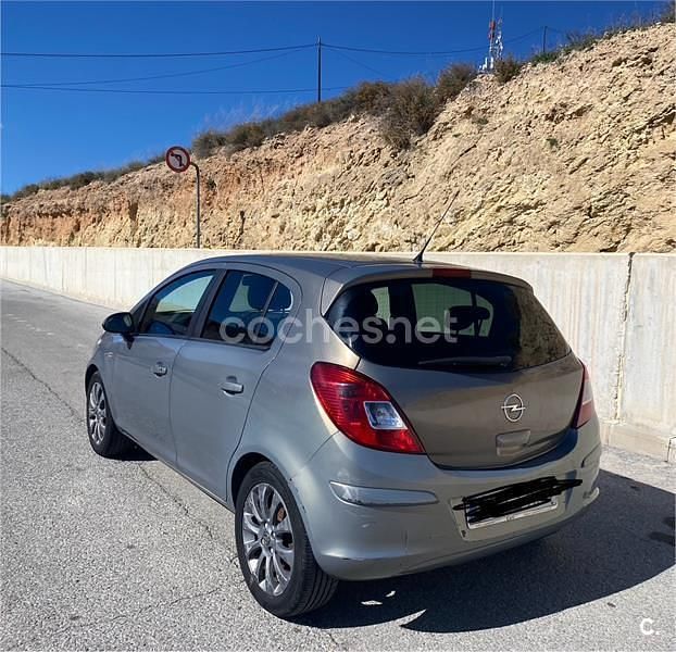 Usado Opel Corsa 85 CV (62 kW) 2010 Marrón Utilitario