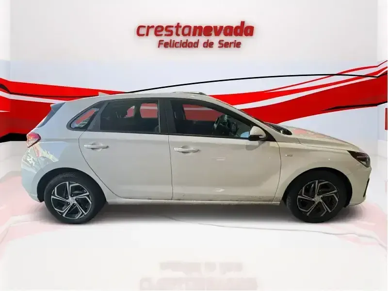 Usado Hyundai i30 120 CV (88 kW) 2023 Blanco Berlina