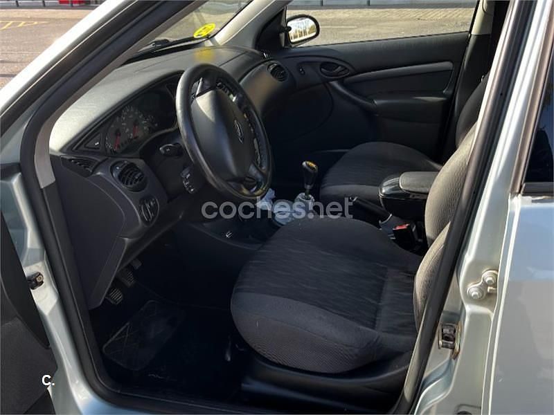 Usado Ford Focus Trend 100 CV (73 kW) 2003 Blanco Berlina
