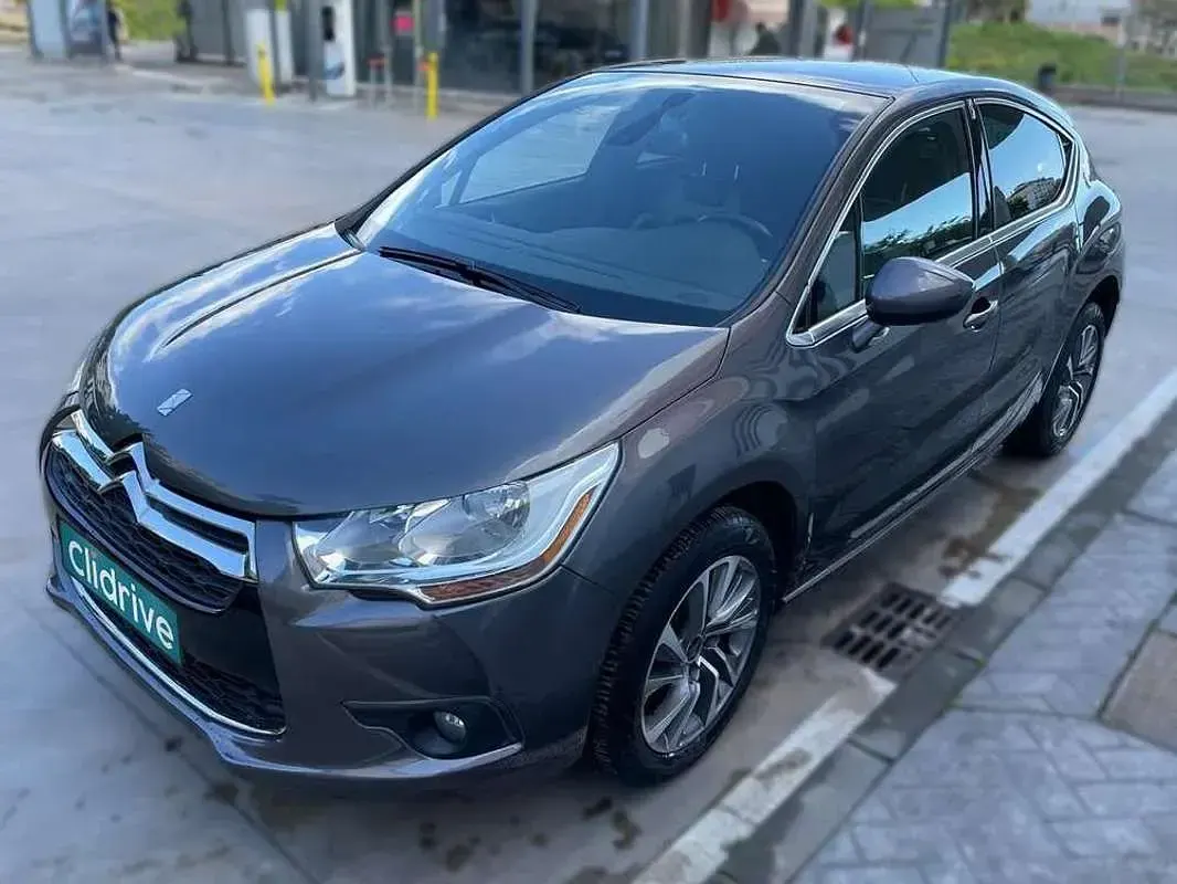Usado DS Automobiles DS4 Style 120 CV (88 kW) 2015 Gris Utilitario