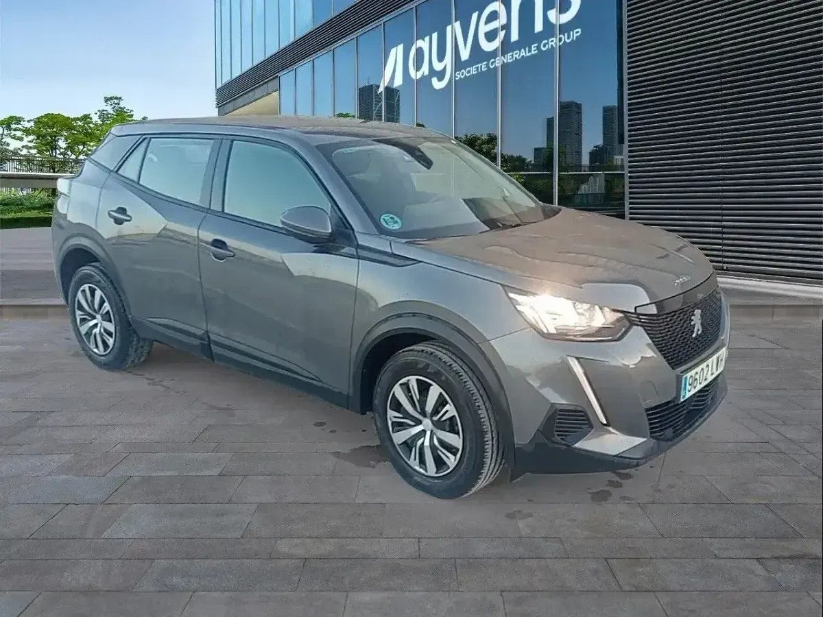 Usado Peugeot 2008 Active 110 CV (80 kW) 2022 Gris SUV