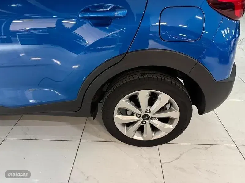 Usado Kia Stonic Plus 100 CV (73 kW) 2022 Azul SUV