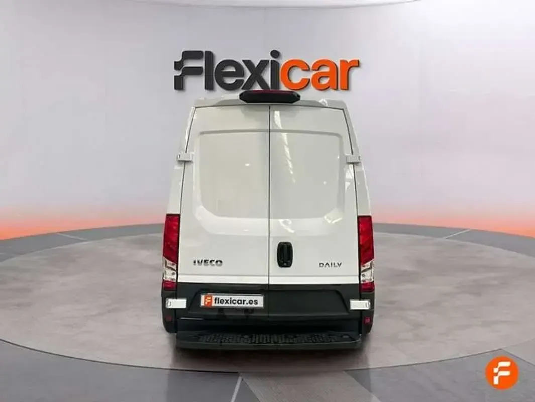 Usado Iveco Daily 156 CV (114 kW) 2023 Blanco Van
