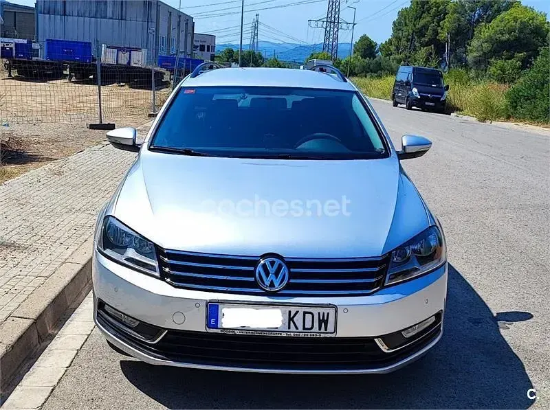 Usado VW Passat Advance 140 CV (102 kW) 2013 Gris / plata Familiar