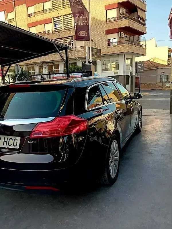 Usado Opel Insignia Cosmo 131 CV (96 kW) 2011 Marrón Berlina