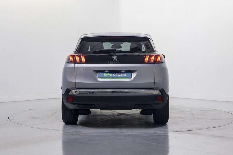 Usado Peugeot 3008 Allure 131 CV (96 kW) 2023 Plateado SUV