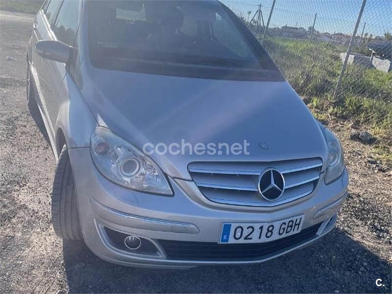 Usado Mercedes B200 140 CV (102 kW) 2005 Gris / plata Monovolumen