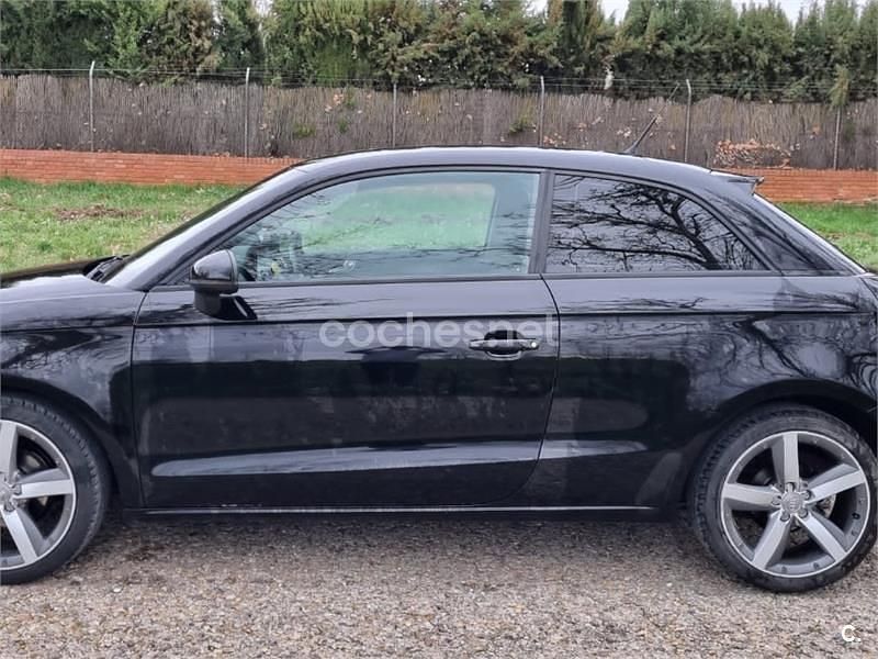 Usado Audi A1 Attraction 86 CV (63 kW) 2011 Negro Utilitario