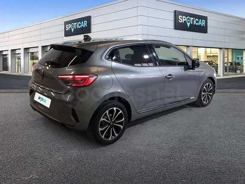 Usado Renault Clio V Techno 90 CV (66 kW) 2025 Gris / plata Berlina