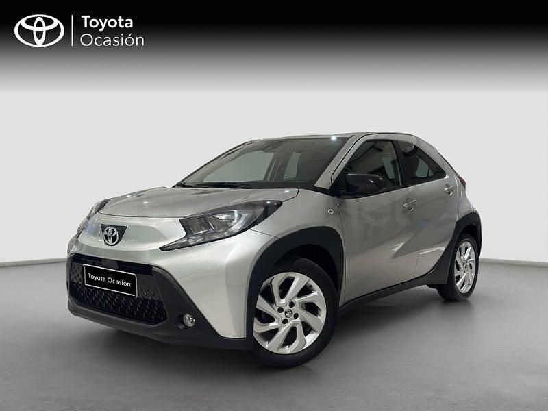 Usado Toyota Aygo X Play 72 CV (52 kW) 2024 Gris / plata SUV