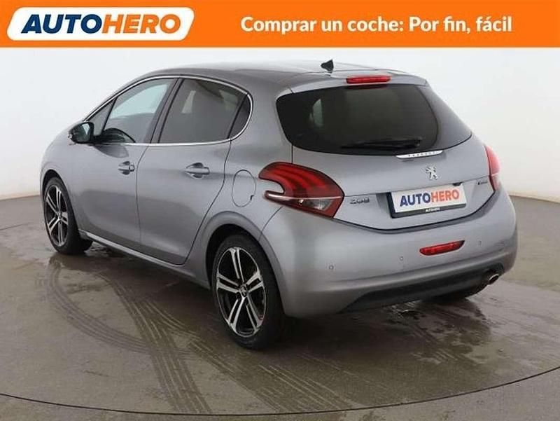 Usado Peugeot 208 GT-line 110 CV (80 kW) 2019 Gris Utilitario