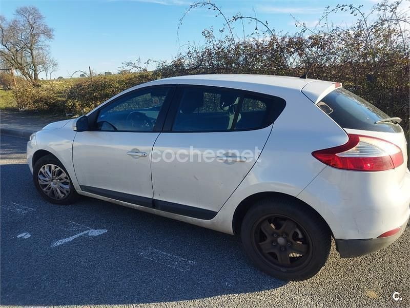 Usado Renault Mégane Dynamique 110 CV (80 kW) 2013 Blanco Berlina