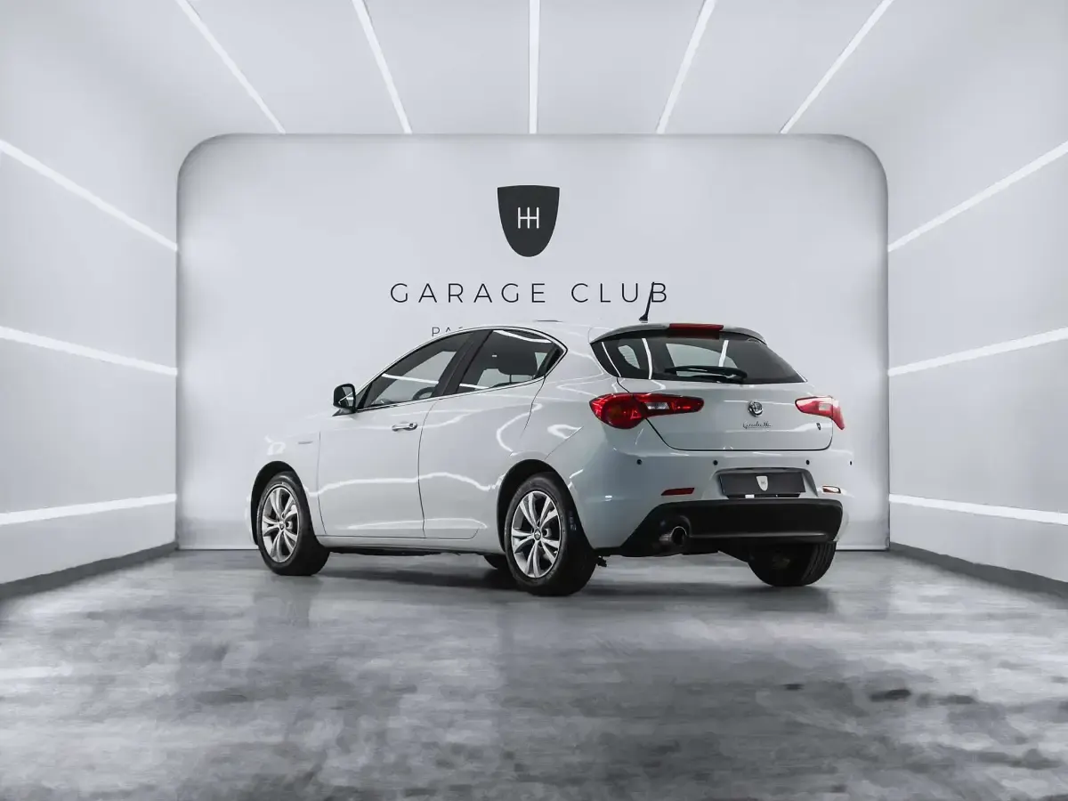 Usado Alfa Romeo Giulietta Distinctive 105 CV (77 kW) 2013 Blanco Utilitario