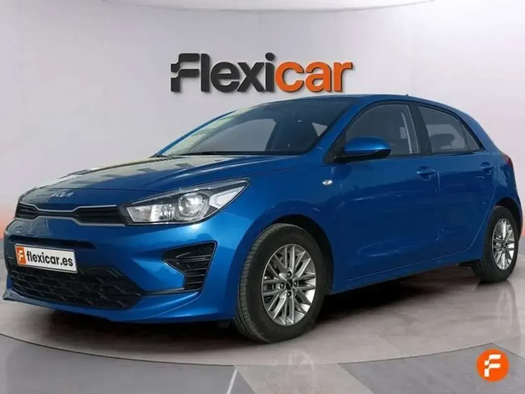 Usado Kia Rio 101 CV (74 kW) 2022 Azul Berlina