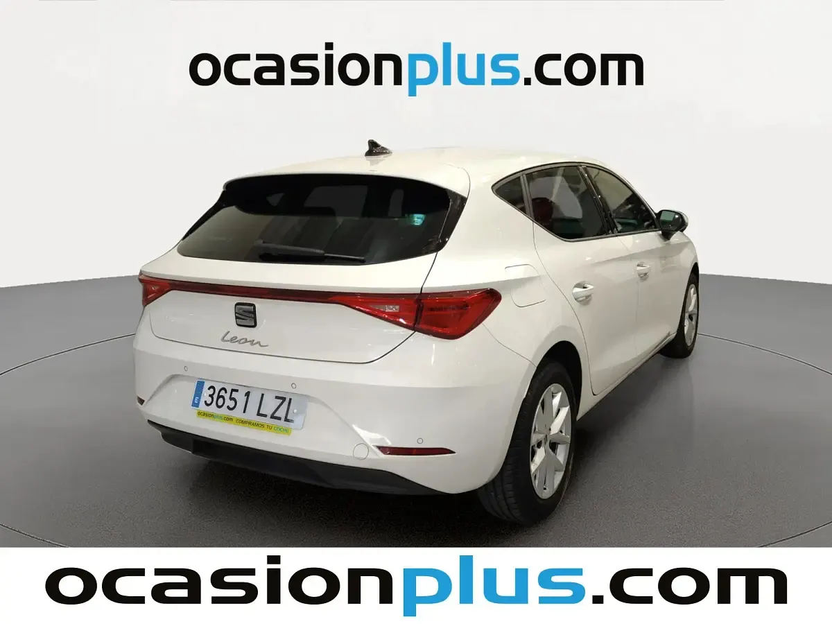Usado Seat Leon Style 110 CV (80 kW) 2022 Blanco Utilitario