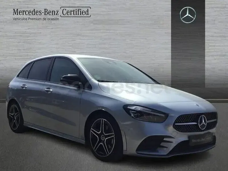 Usado Mercedes B200 150 CV (110 kW) 2025 Gris / plata Utilitario