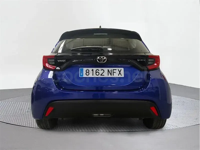 Usado Toyota Yaris Hybrid Active 116 CV (85 kW) 2025 Azul Berlina