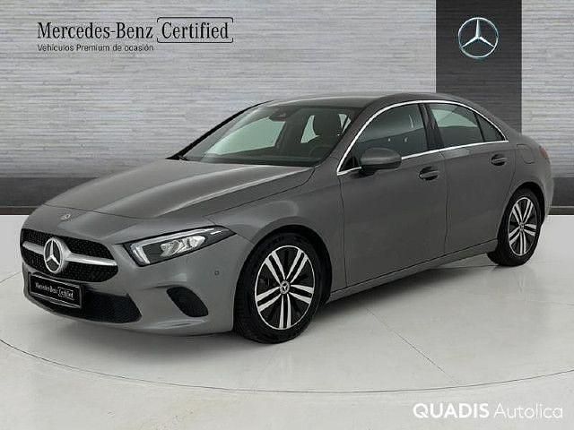 Usado Mercedes A180 136 CV (100 kW) 2022 Gris montaña