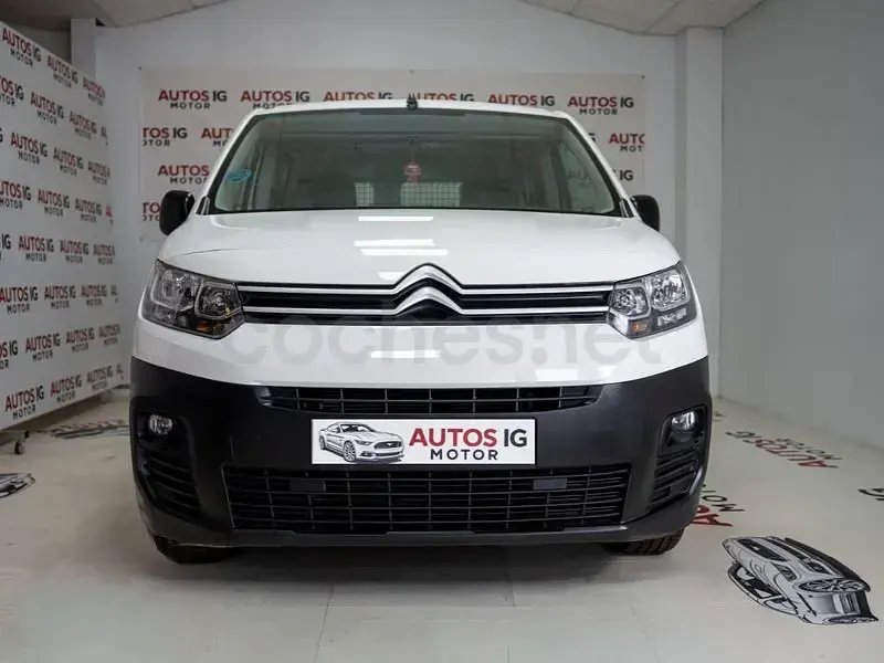 Usado Citroën Berlingo Feel 102 CV (75 kW) 2021 Blanco Monovolumen