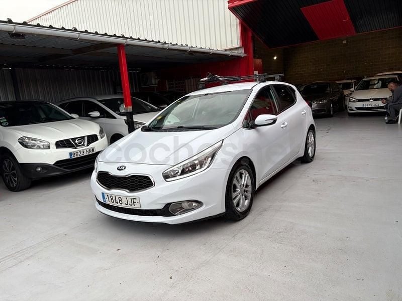 Usado Kia Ceed GT 90 HP (66 kW) 2015 Branco Sedan