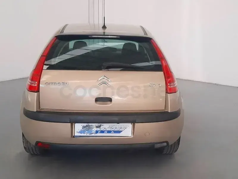 Usado Citroën C4 92 CV (67 kW) 2006 Amarillo Berlina