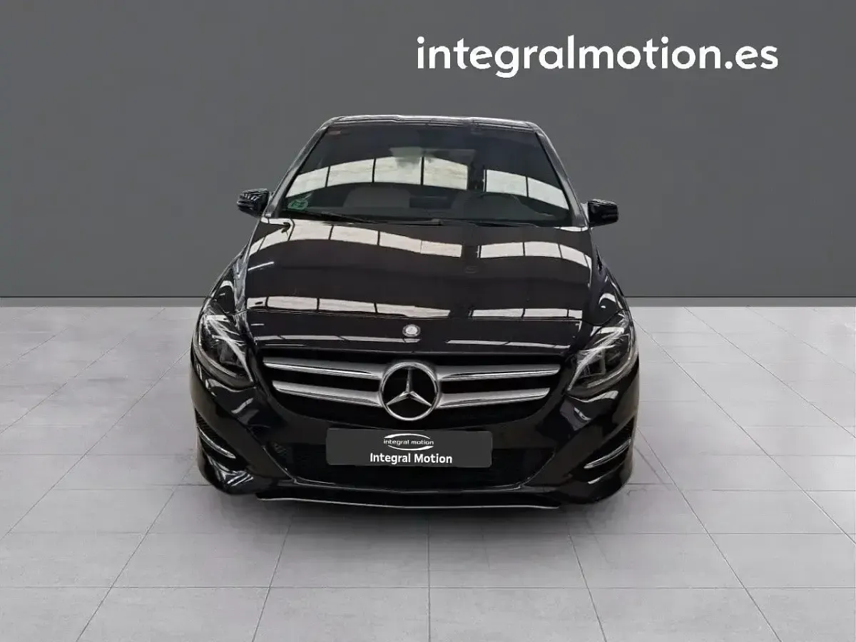 Usado Mercedes B200 156 CV (114 kW) 2016 Negro Monovolumen