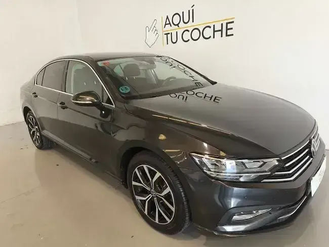 Usado VW Passat Executive 150 CV (110 kW) 2021 Gris / plata Berlina