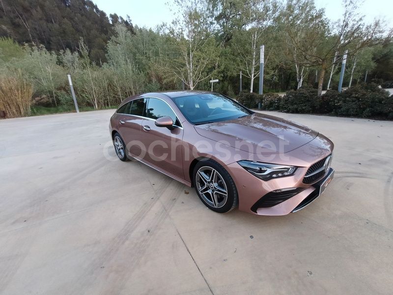Usado Mercedes CLA200 Shooting Brake 163 CV (119 kW) 2023 Amarillo Familiar