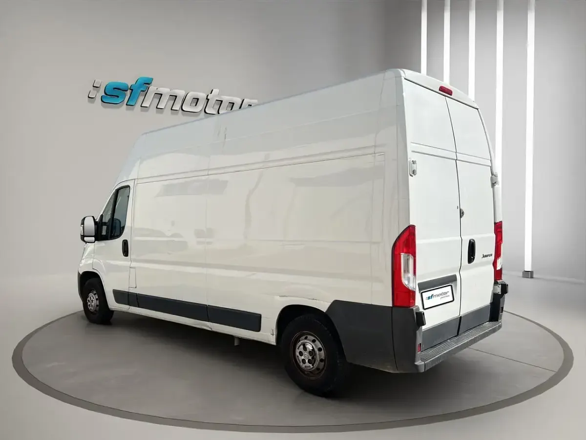 Usado Citroën Jumper 130 CV (95 kW) 2017 Blanco metalizado Monovolumen