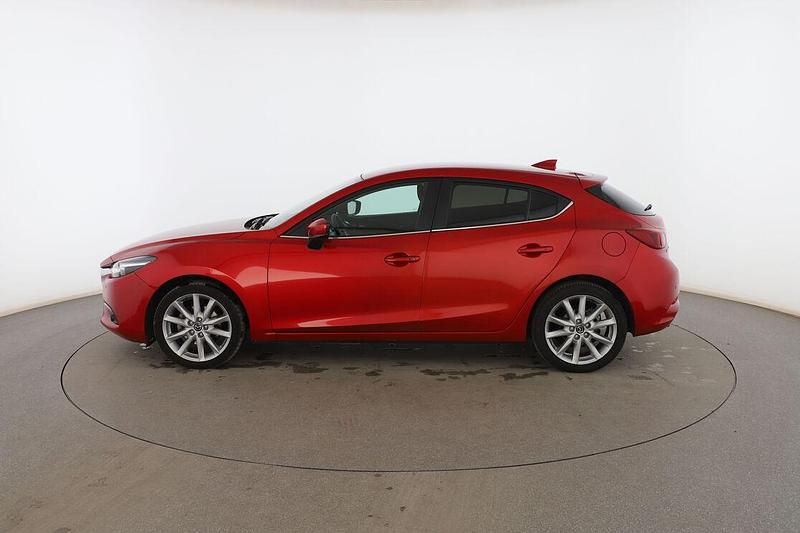 Usado Mazda 3 Luxury 120 CV (88 kW) 2017 Rojo Utilitario