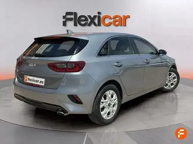 Usado Kia Ceed 136 CV (100 kW) 2023 Gris Utilitario