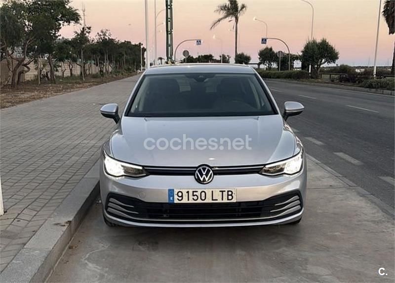 Usado VW Golf VIII Life 115 CV (84 kW) 2021 Gris / plata Berlina