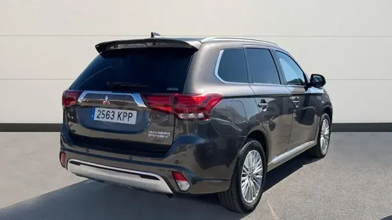 Usado Mitsubishi Outlander P-HEV 224 CV (164 kW) 2018 Marrón SUV