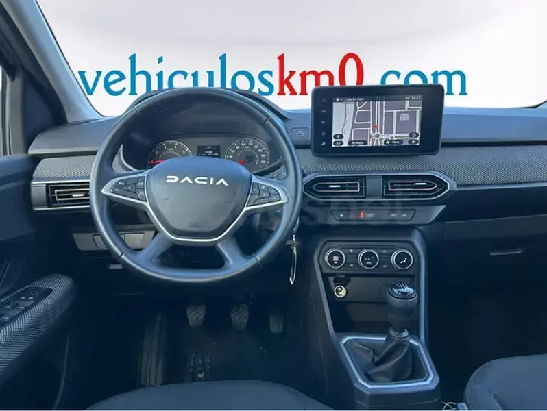 Usado Dacia Sandero Expression 91 CV (66 kW) 2025 Gris / plata Berlina
