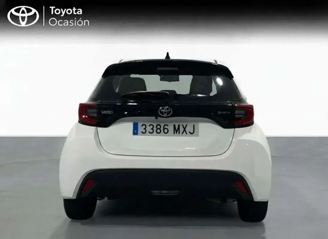 Usado Toyota Yaris Active 116 CV (85 kW) 2024 Blanco Utilitario