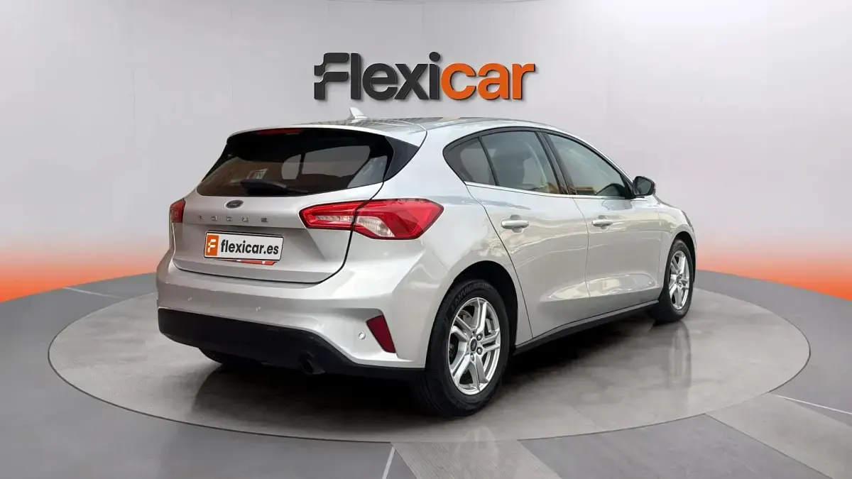 Usado Ford Focus Trend 95 CV (69 kW) 2020 Gris Berlina