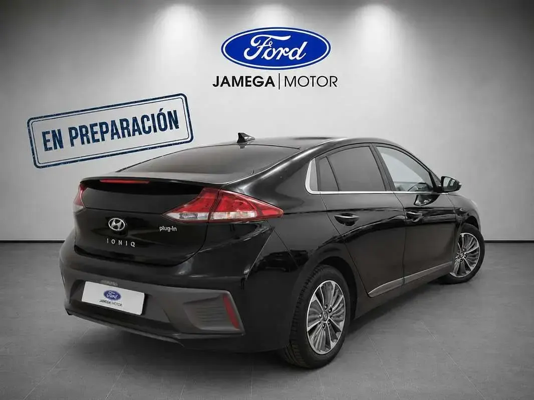 Usado Hyundai Ioniq 141 CV (103 kW) 2022 Negro Utilitario