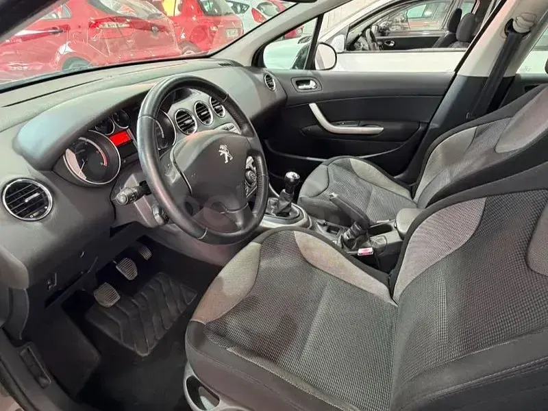 Usado Peugeot 308 Access 112 CV (82 kW) 2012 Marrón Berlina