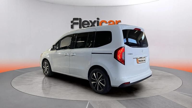 Usado Mercedes T180 116 CV (85 kW) 2023 Blanco Monovolumen