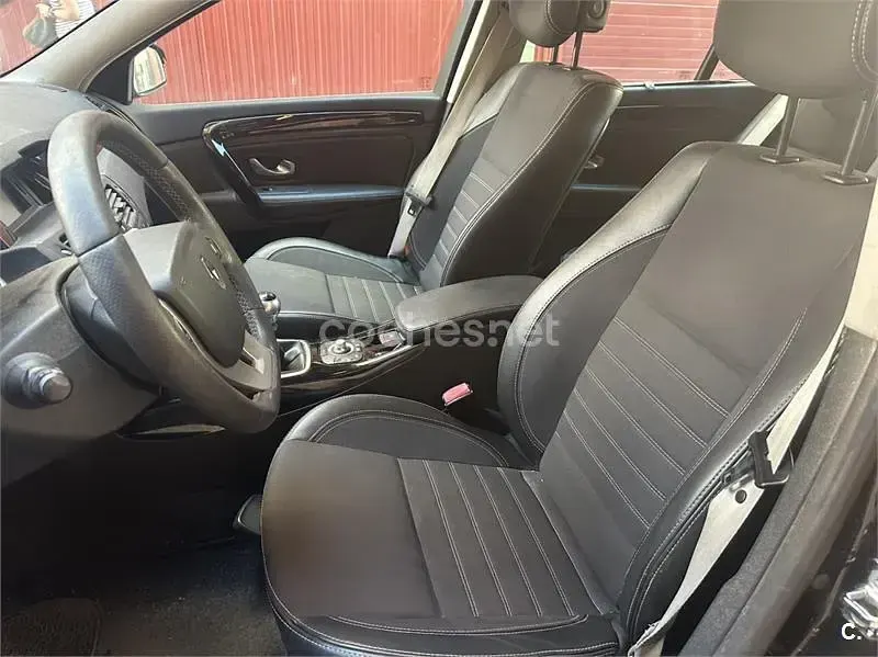 Usado Renault Laguna III Bose Edition 131 CV (96 kW) 2015 Negro Berlina