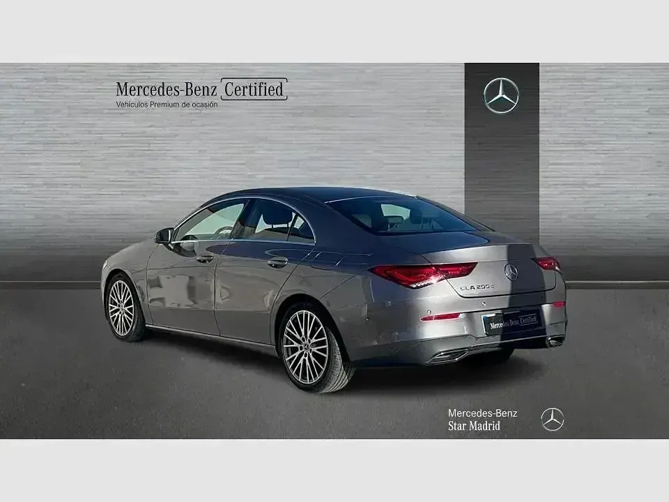 Usado Mercedes CLA200 150 CV (110 kW) 2022 Gris / plata Berlina