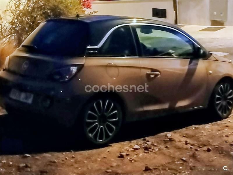 Usado Opel Adam Glam 87 CV (63 kW) 2016 Marrón Utilitario