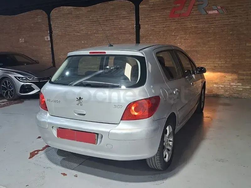 Usado Peugeot 307 110 CV (80 kW) 2007 Gris / plata Berlina