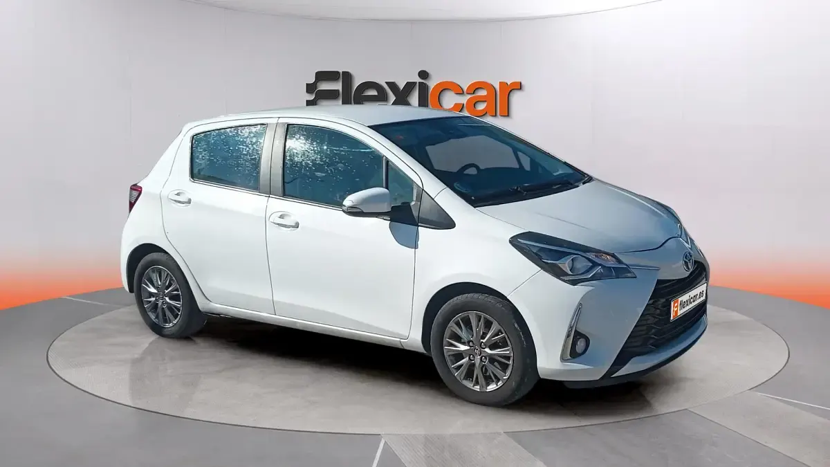 Usado Toyota Yaris Hybrid Active 100 CV (73 kW) 2019 Berlina