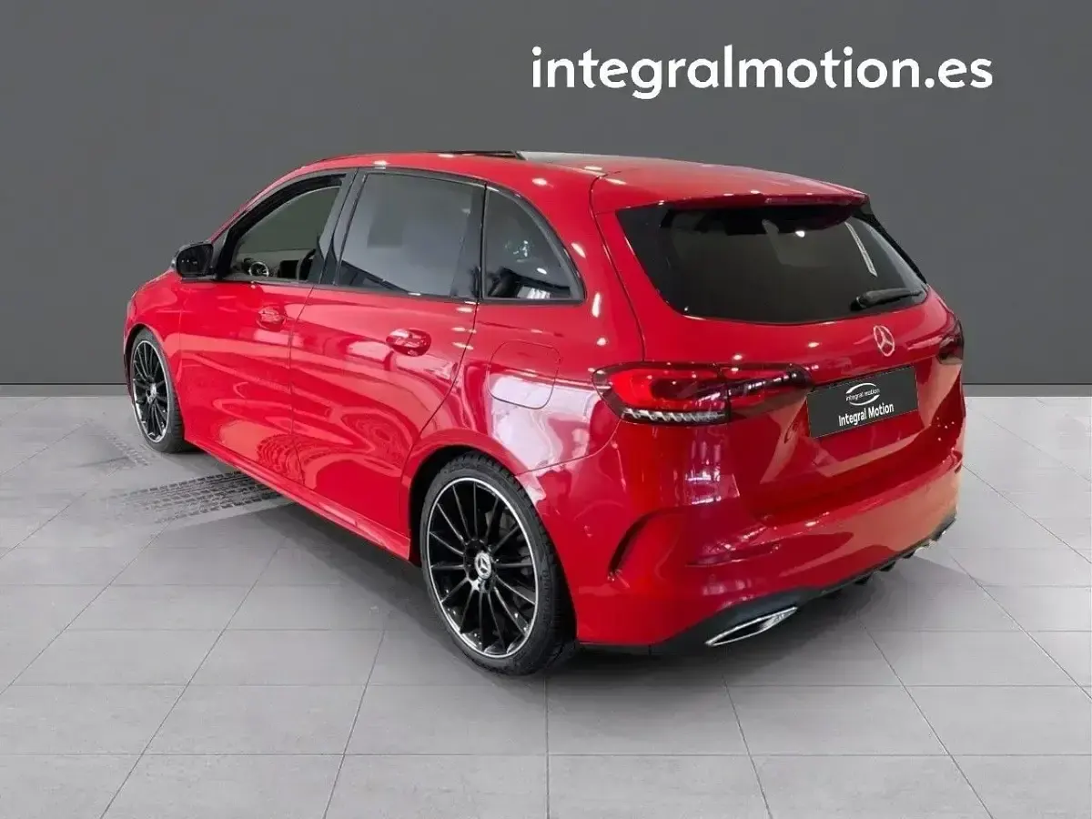 Usado Mercedes B220 190 CV (139 kW) 2019 Rojo Utilitario