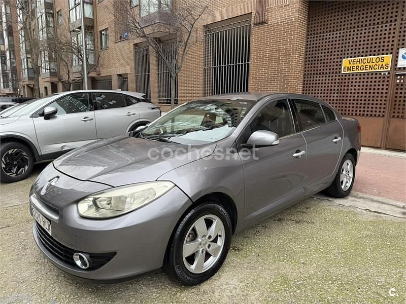 Gris / plata Usado 2012 Renault Fluence Berlina | 3490 € (Precio justo) - Imagen 1/4