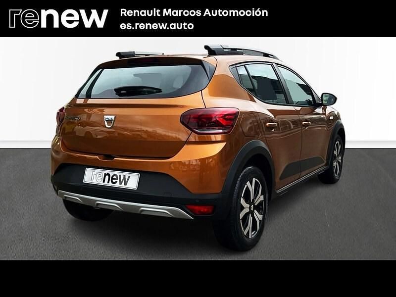 Usado Dacia Sandero Comfort 90 CV (66 kW) 2022 Marrón Berlina